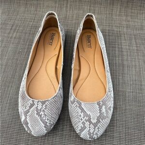 Born Adour Snakeskin Print Flat Shoes Women’s Size 8M